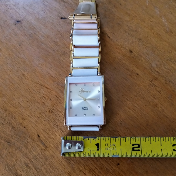 Pale pink ceramic watch - Picture 2 of 9